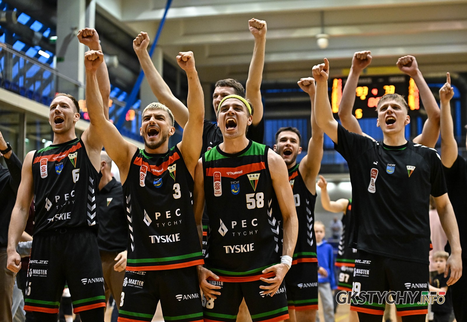 Skład wszystkich zespołów i licznik przejechanych kilometrów