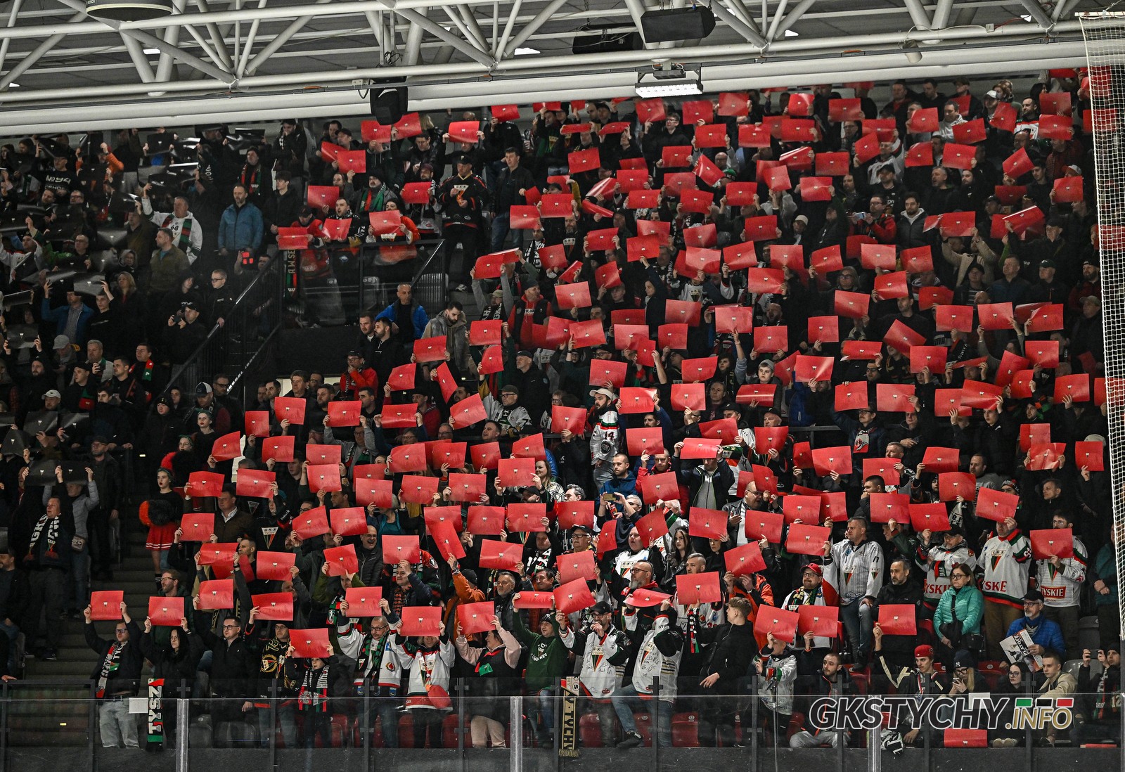 ” Burzymy ścianę i dobrze się bawimy” – Kulisy domowych spotkań z GKS Katowice